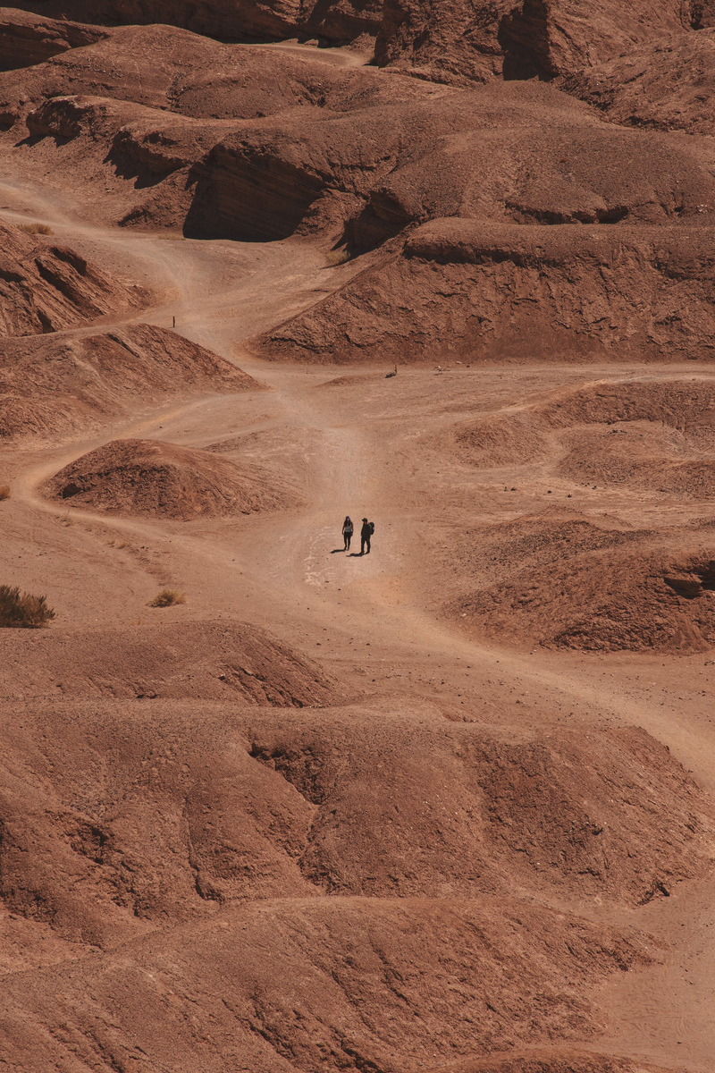 Wandelaars in Quebrada del Diablo in het Atacama gebergte van Chili - reizen met Explore