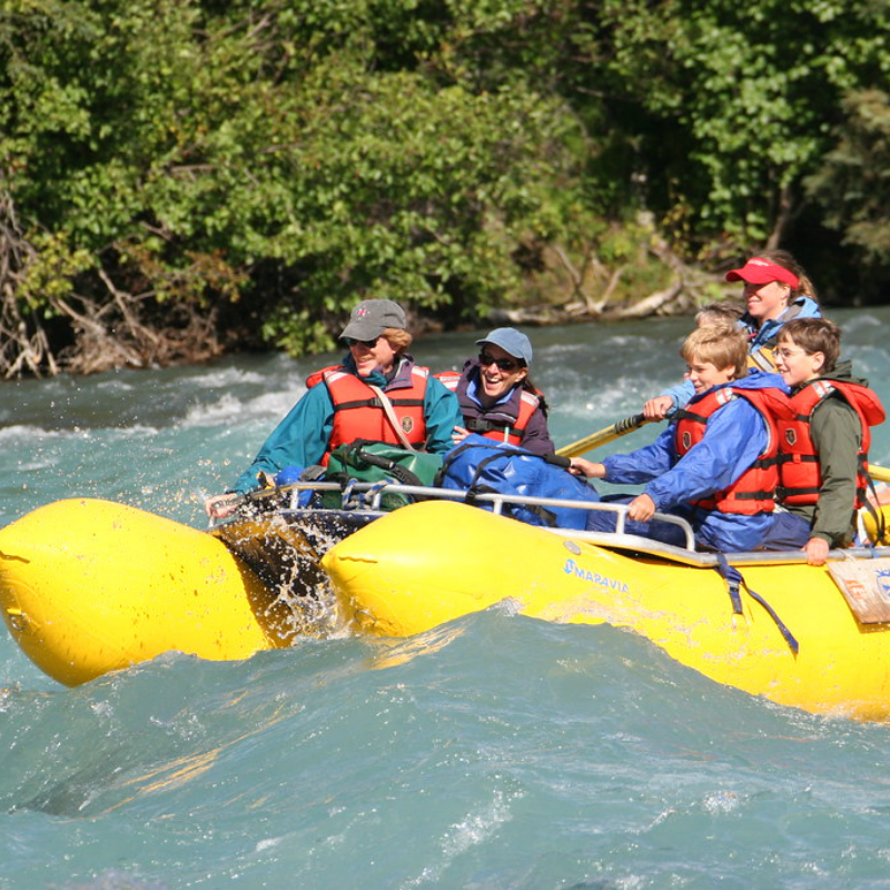 Mensen aan het raften op de Kenai River - reizen met Explore