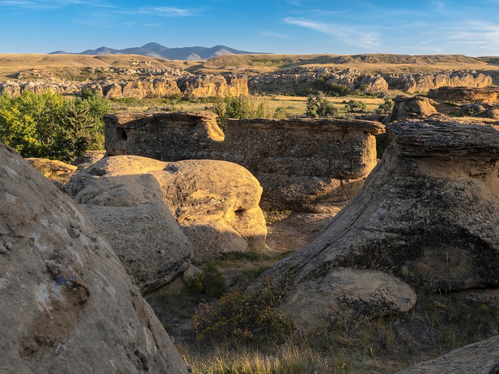 Rotsformaties bij Writing-on-Stone Provincial Park, Waterton National Park, Canada – reizen met Explore.