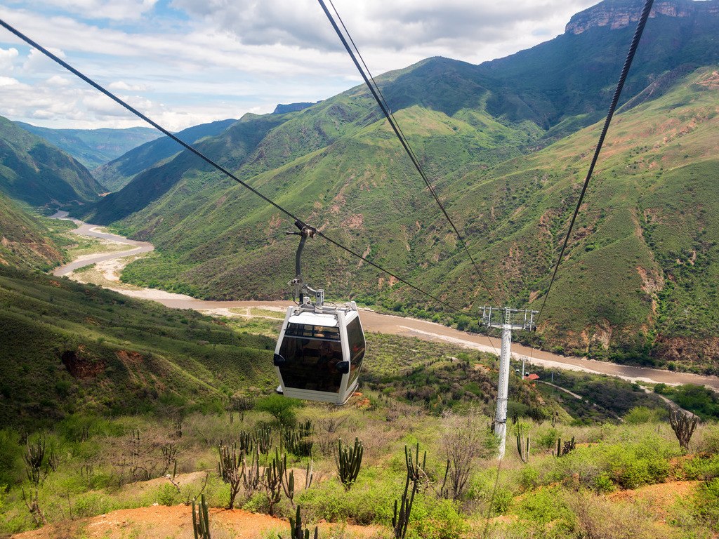 Kabelbaan boven de Chicamocha-kloof bij Barichara, Colombia – reizen met Explore.