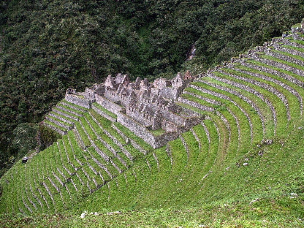 Terrassen en ruïnes van Winay Wayna langs de Inca Trail, Cusco, Peru – reizen met Explore.