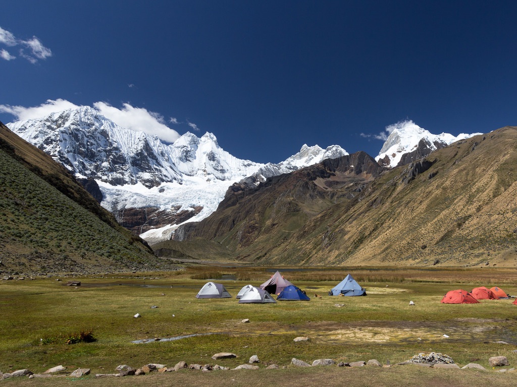 Kampeerplaats in het bergdal van Huaraz, Peru – reizen met Explore.