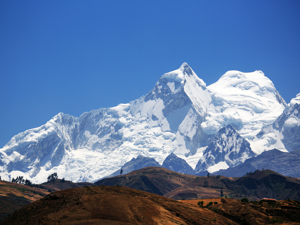Besneeuwde Huascarán-berg bij Huaraz, Peru – reizen met Explore.