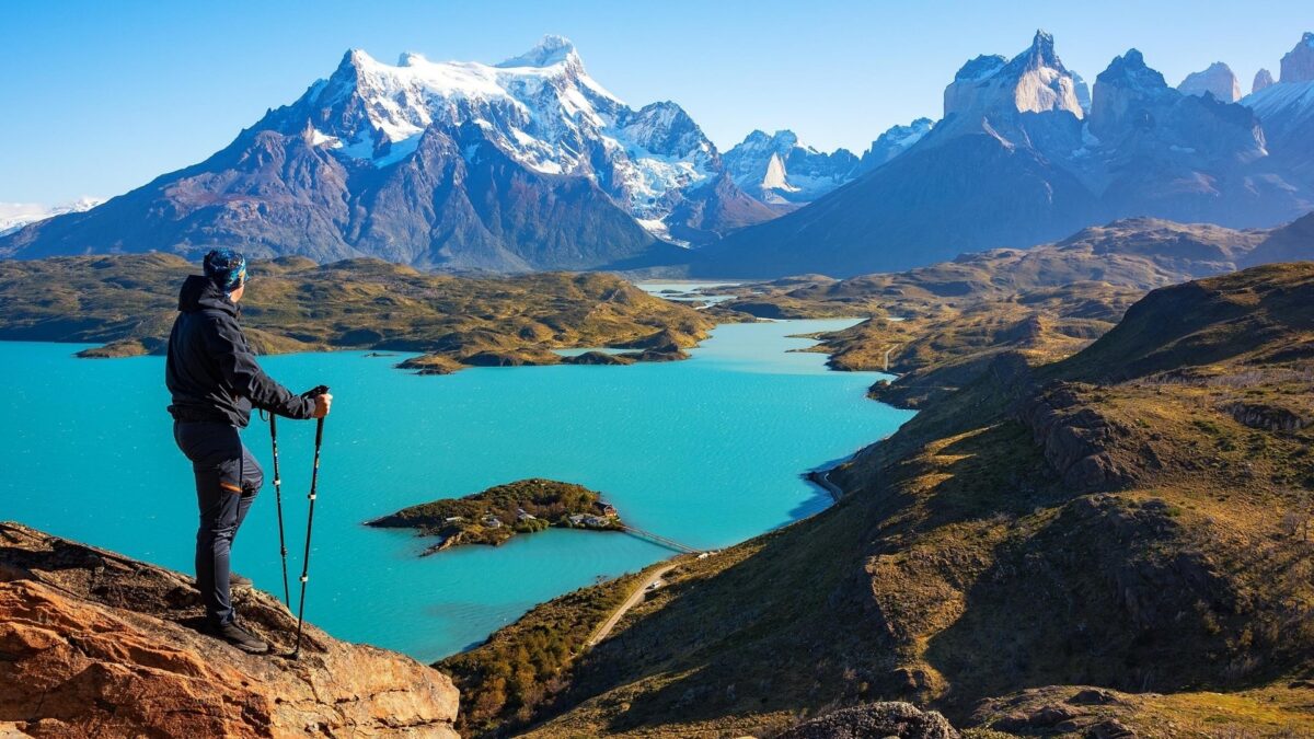 Wandelaar in Torres del Paine Nationaal Park - reizen met Explore