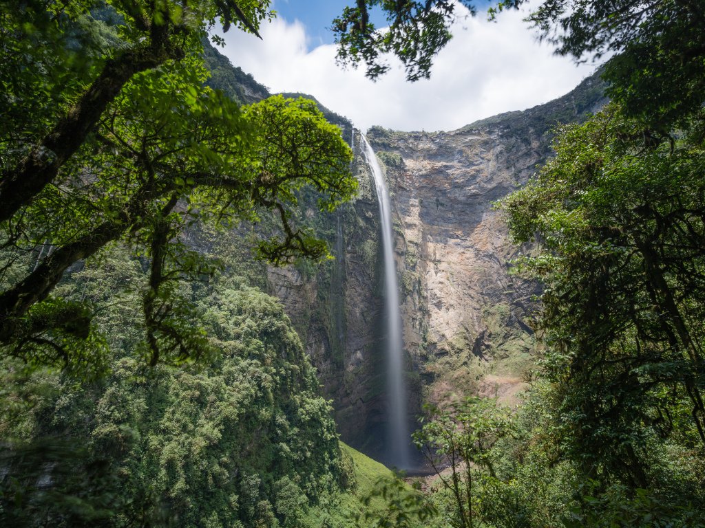 Gocta waterval in het groene regenwoud van Peru – reizen met Explore.