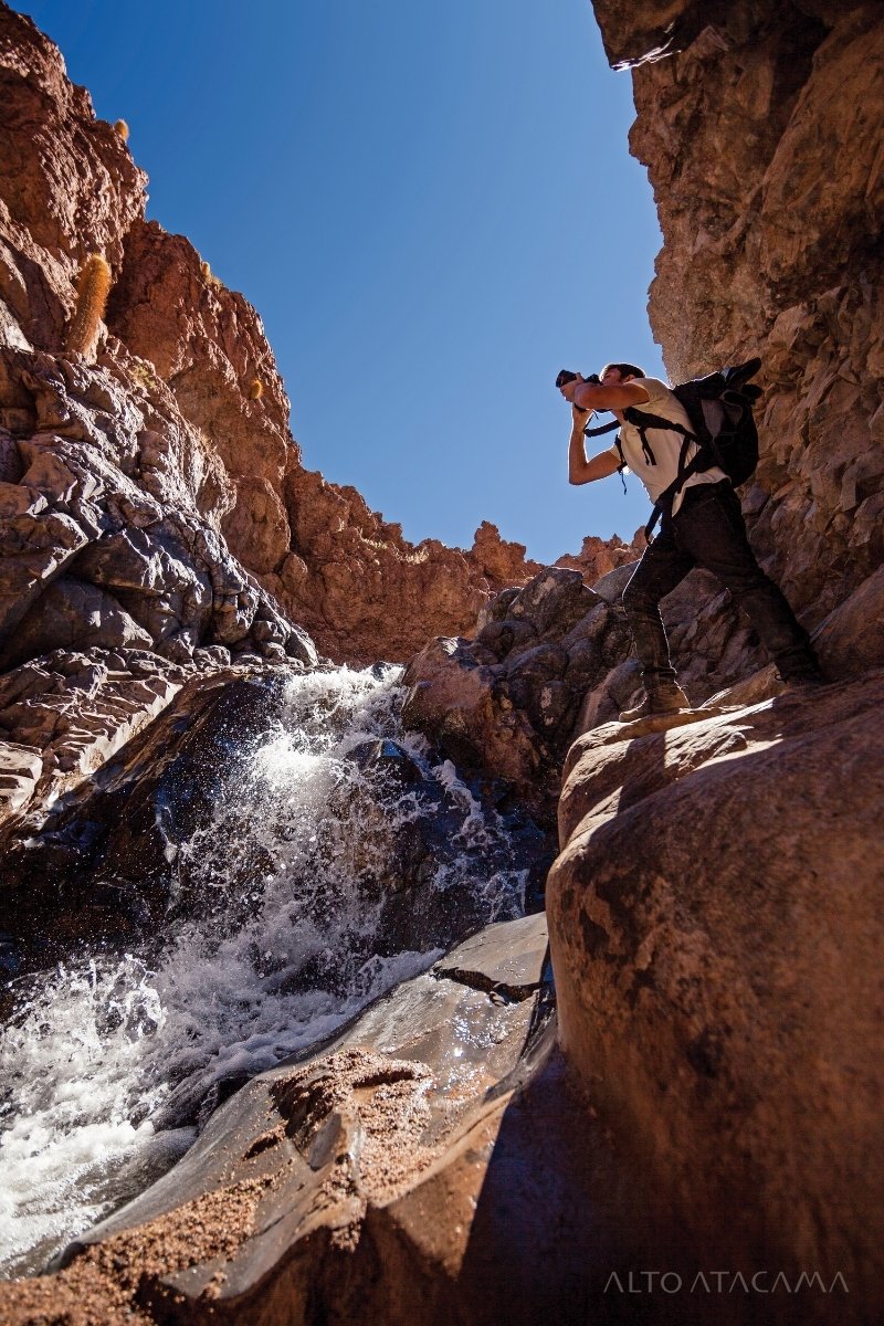 Persoon fotografeert tijdens zijn reis in Chili - reizen met Explore