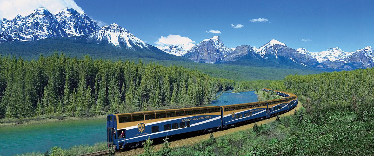 Een Rocky Mountaineer trein omgeven door een Canadees landschap - reizen met Explore