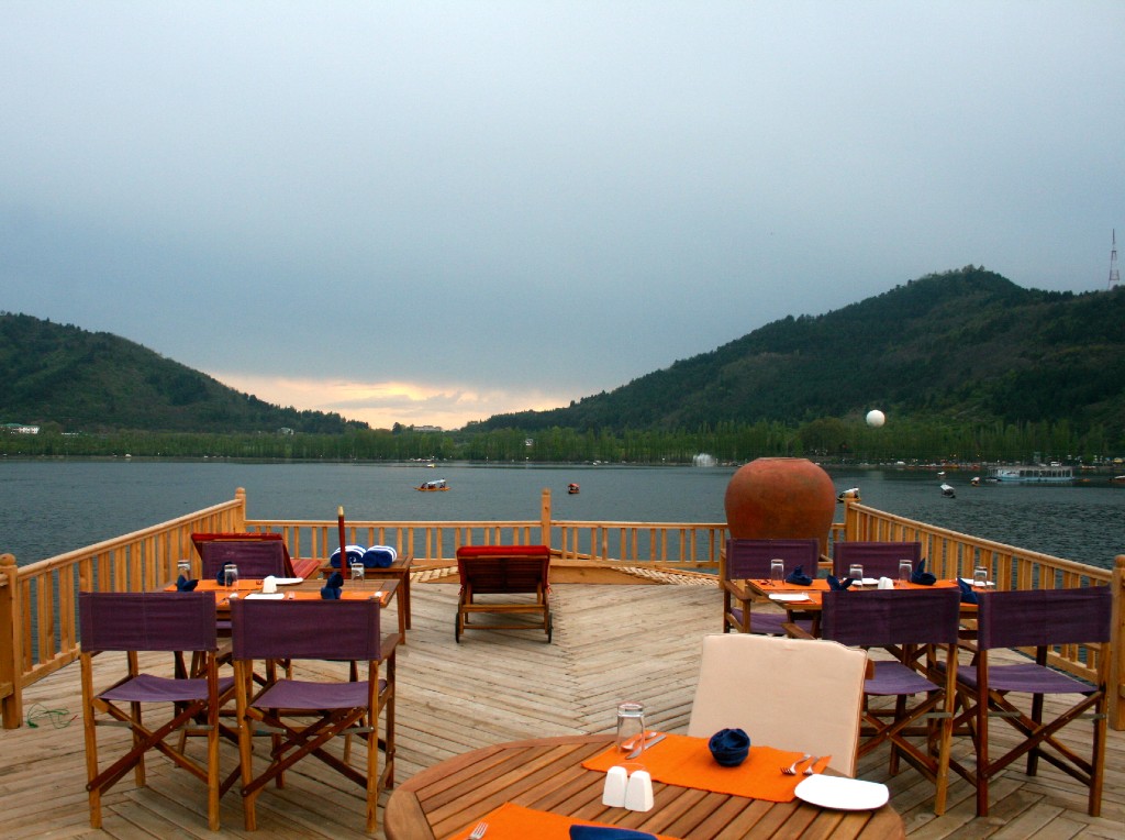 Op een houseboat in Kashmir