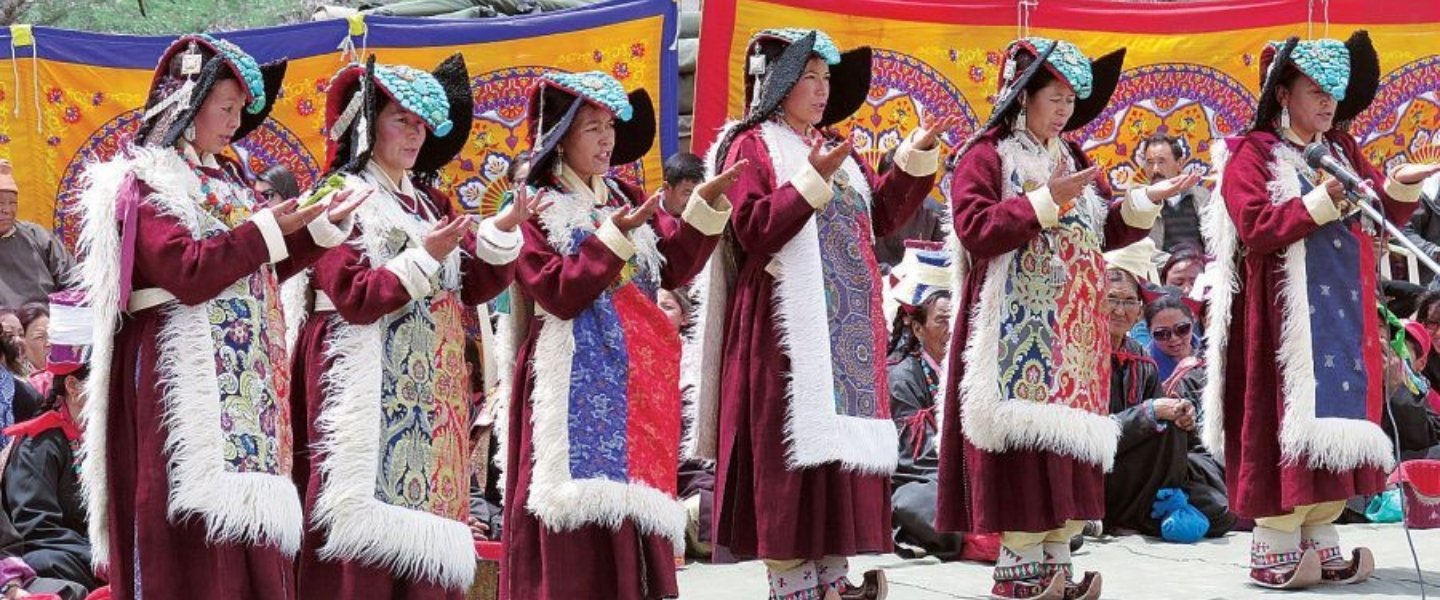 Dansers in Ladakh, India - reizen met Explore
