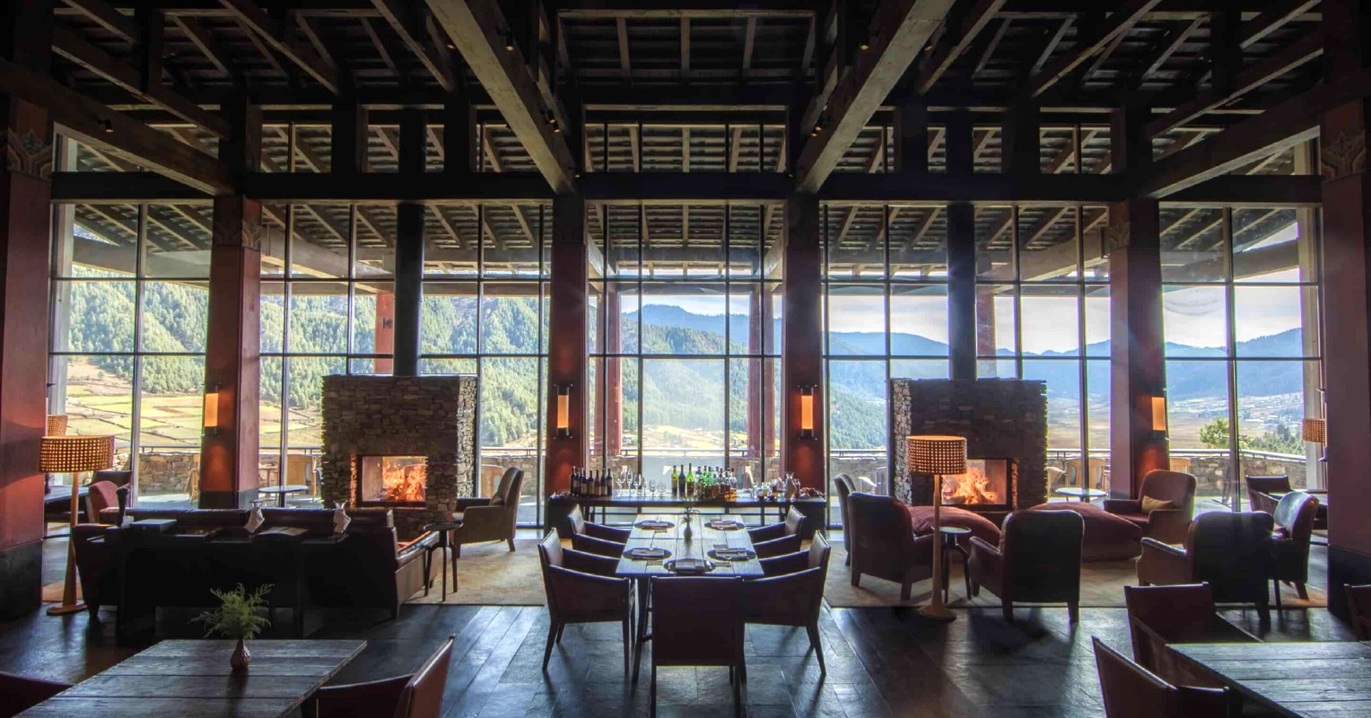 Lounge in de Gangtey Lodge in Phobjika, een van de tophotels van Bhutan