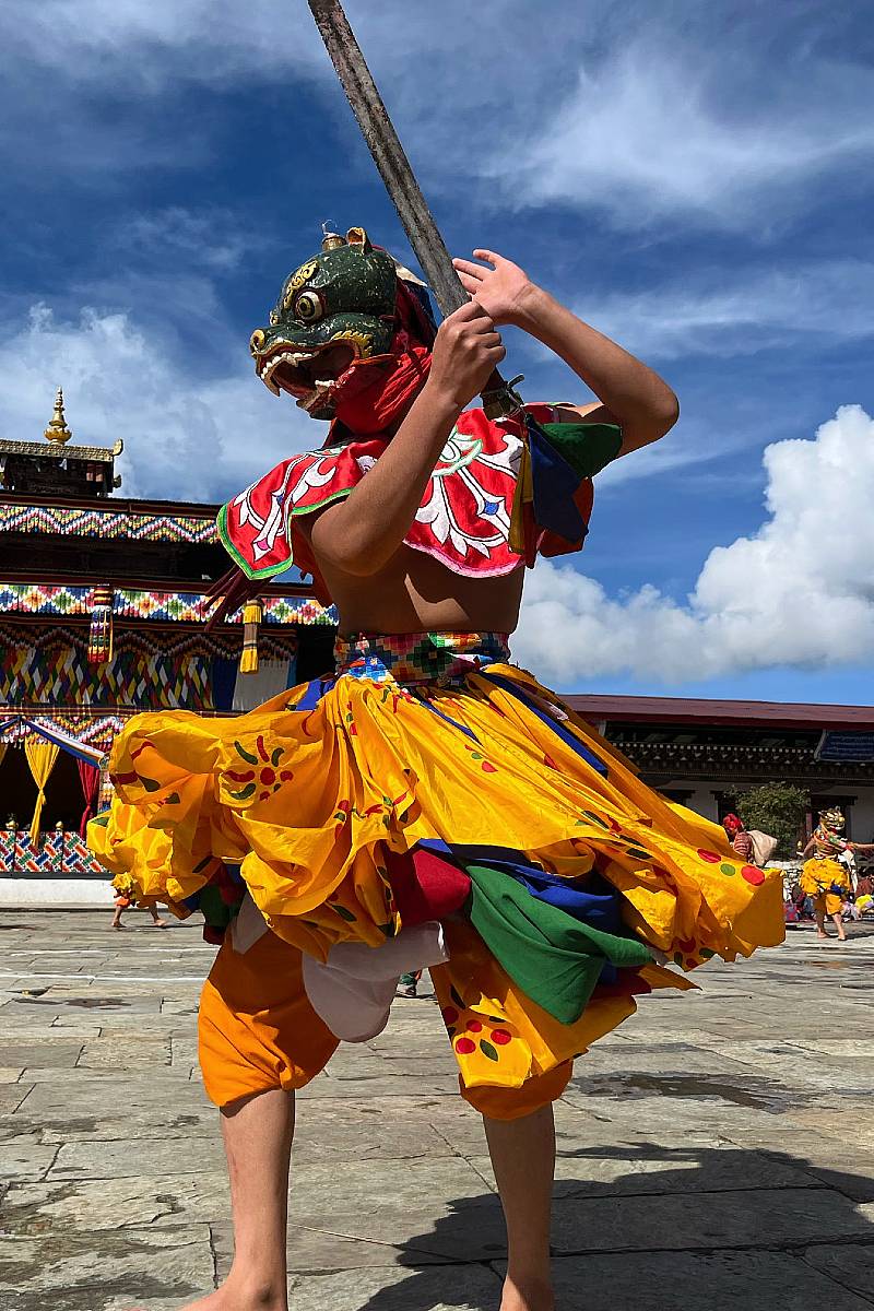 Dansen tijdens een boeddhistisch festival in Bhutan